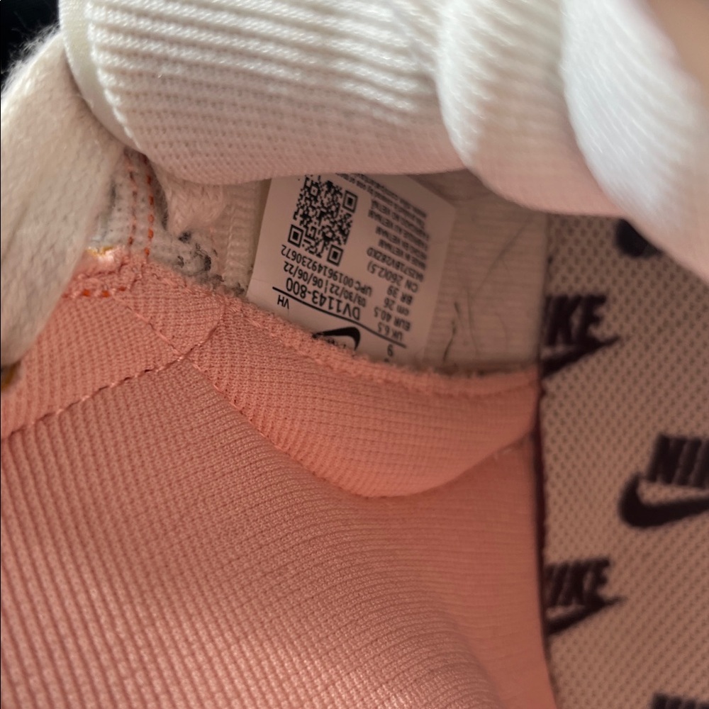 Nike dunks - image 4